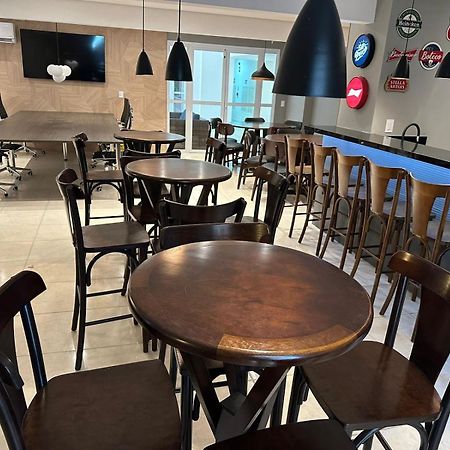 גוארויה Condominio Club, Vista Para O Mar, Churrasqueira מראה חיצוני תמונה